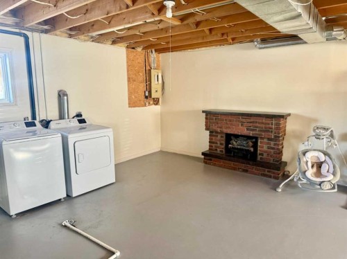 116 Central Avenue Nw, Falher, AB - Indoor Photo Showing Laundry Room