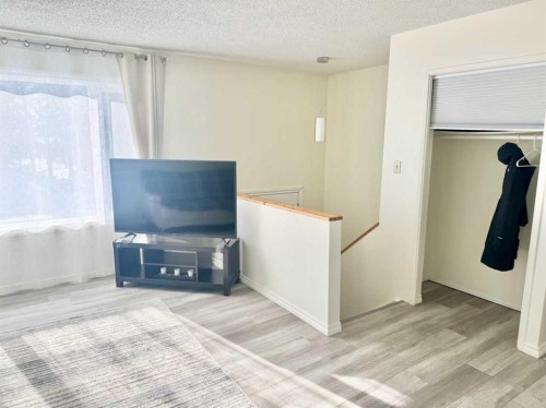 116 Central Avenue Nw, Falher, AB - Indoor