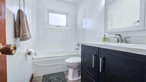 69565 Range Road 65, Grovedale, AB - Indoor Photo Showing Bathroom