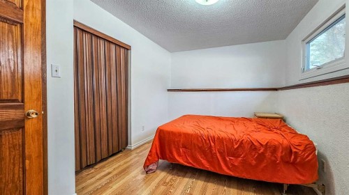 69565 Range Road 65, Grovedale, AB - Indoor Photo Showing Bedroom