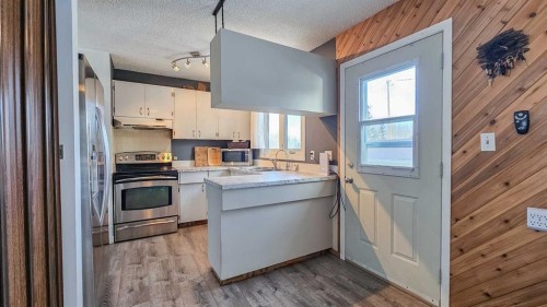 69565 Range Road 65, Grovedale, AB - Indoor Photo Showing Kitchen