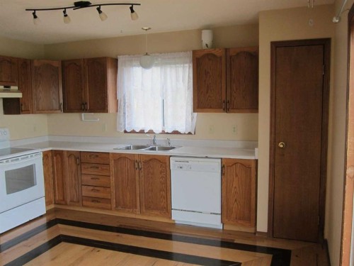 4306 53 Street, Grimshaw, AB - Indoor Photo Showing Kitchen With Double Sink