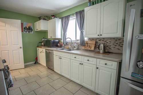 3 Boyer Close, High Level, AB - Indoor Photo Showing Kitchen With Double Sink