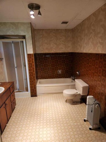 16509 749 Highway, High Prairie, AB - Indoor Photo Showing Bathroom