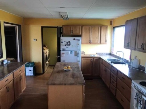 16509 749 Highway, High Prairie, AB - Indoor Photo Showing Kitchen With Double Sink