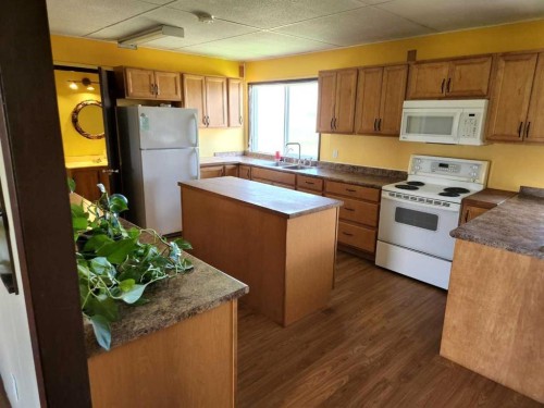 16509 749 Highway, High Prairie, AB - Indoor Photo Showing Kitchen With Double Sink