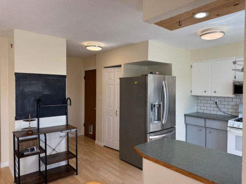 11721 103 Avenue, Fairview, AB - Indoor Photo Showing Kitchen