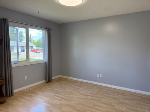 11721 103 Avenue, Fairview, AB - Indoor Photo Showing Other Room