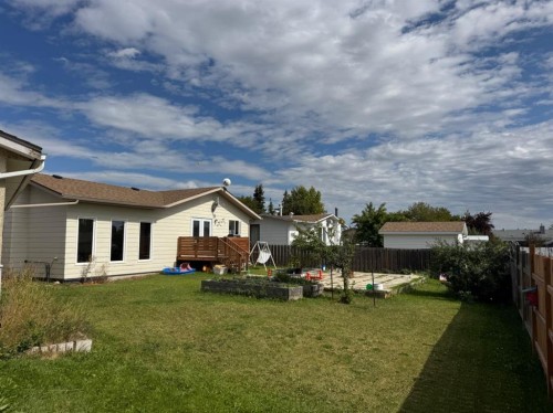 11721 103 Avenue, Fairview, AB - Outdoor