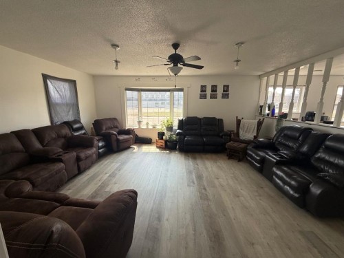 10202 99 Ave, La Crete, AB - Indoor Photo Showing Living Room