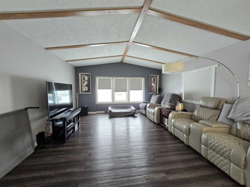 5206 55 Avenue, Grimshaw, AB - Indoor Photo Showing Living Room