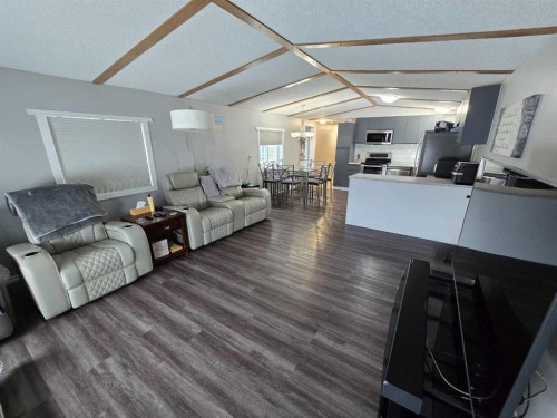 5206 55 Avenue, Grimshaw, AB - Indoor Photo Showing Living Room