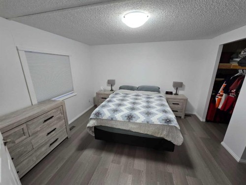 5206 55 Avenue, Grimshaw, AB - Indoor Photo Showing Bedroom