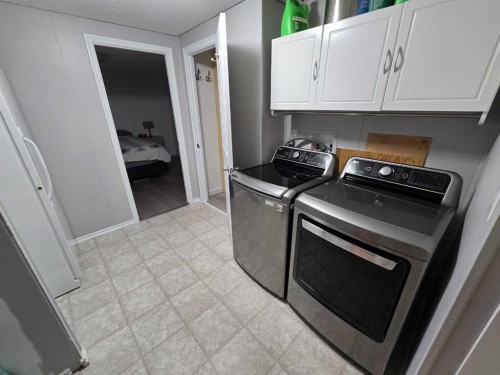 5206 55 Avenue, Grimshaw, AB - Indoor Photo Showing Kitchen