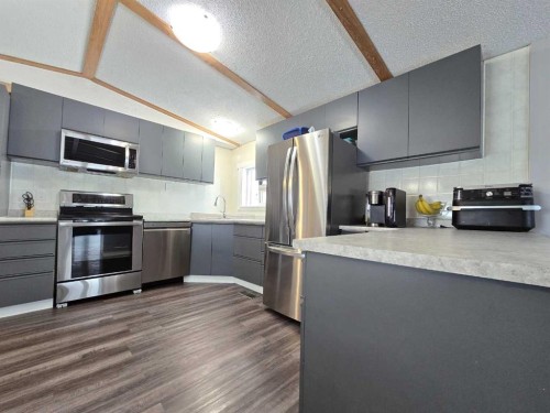 5206 55 Avenue, Grimshaw, AB - Indoor Photo Showing Kitchen