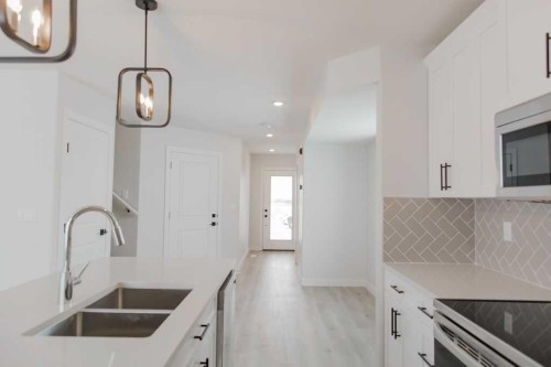 11415 95 Street, Clairmont, AB - Indoor Photo Showing Kitchen With Double Sink With Upgraded Kitchen