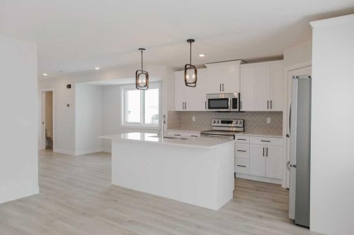 11413 95 Street, Clairmont, AB - Indoor Photo Showing Kitchen