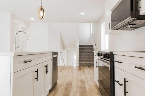 11405 95 Street, Clairmont, AB - Indoor Photo Showing Kitchen