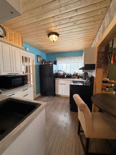4824 47 Avenue, Spirit River, AB - Indoor Photo Showing Kitchen