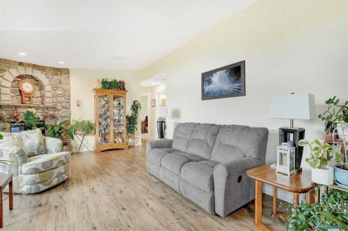 62064A Township Road 730, Clairmont, AB - Indoor Photo Showing Living Room