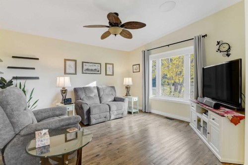 62064A Township Road 730, Clairmont, AB - Indoor Photo Showing Living Room