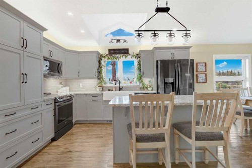 62064A Township Road 730, Clairmont, AB - Indoor Photo Showing Kitchen With Upgraded Kitchen