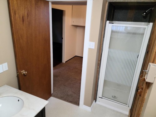 7413 96 Street, Peace River, AB - Indoor Photo Showing Bathroom