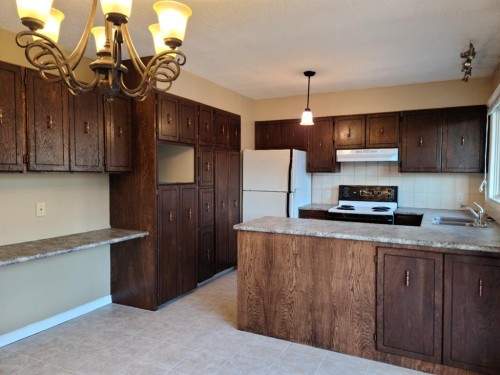 7413 96 Street, Peace River, AB - Indoor Photo Showing Kitchen With Double Sink