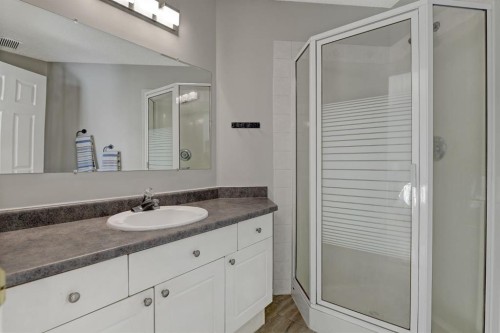 12-712074 Range Rd 55, Grande Prairie, AB - Indoor Photo Showing Bathroom