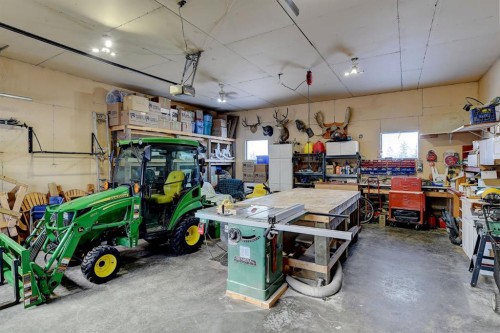 12-712074 Range Rd 55, Grande Prairie, AB - Indoor Photo Showing Garage