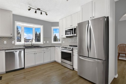 12-712074 Range Rd 55, Grande Prairie, AB - Indoor Photo Showing Kitchen With Upgraded Kitchen