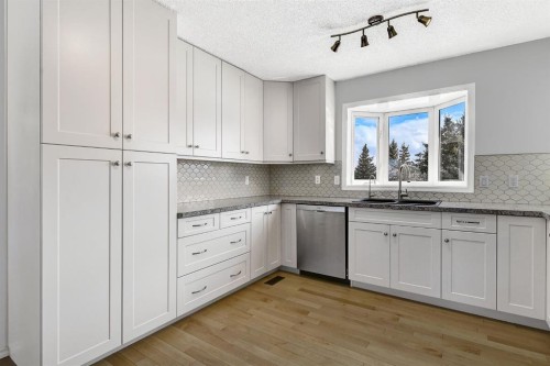 12-712074 Range Rd 55, Grande Prairie, AB - Indoor Photo Showing Kitchen