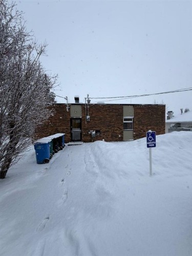 906 2 Avenue, Beaverlodge, AB 