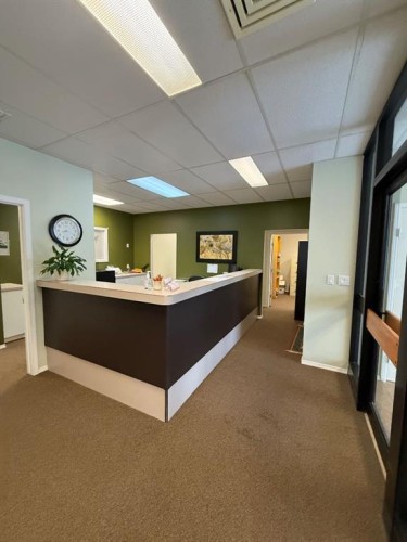 906 2 Avenue, Beaverlodge, AB 