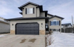 138 Crystal Heights Lane  Grande Prairie, AB T8X 1R1