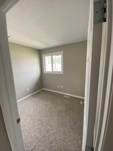 19 97, Grande Cache, AB - Indoor Photo Showing Other Room