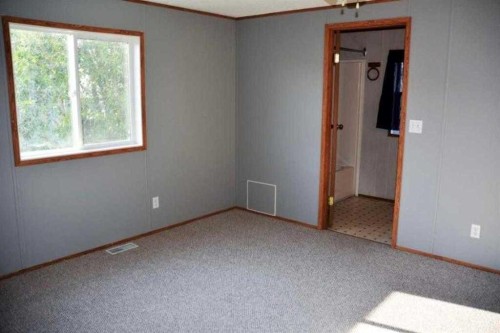 9718 108 Avenue, Clairmont, AB - Indoor Photo Showing Other Room