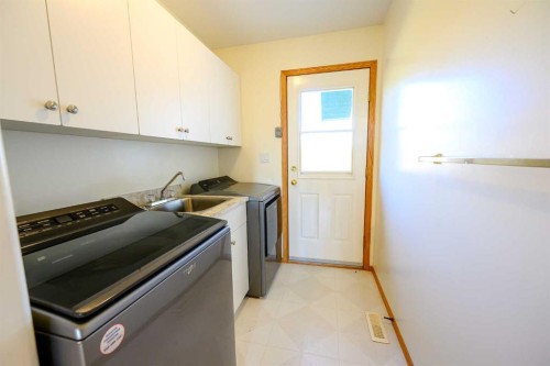723060 Range Road 62, Clairmont, AB - Indoor Photo Showing Laundry Room