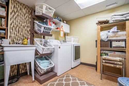 8 Grenier Ave, St. Isidore, AB - Indoor Photo Showing Laundry Room