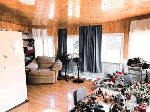 4521 50 Avenue, Grimshaw, AB - Indoor Photo Showing Living Room