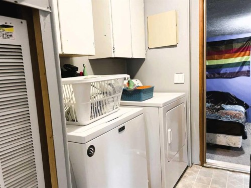 4521 50 Avenue, Grimshaw, AB - Indoor Photo Showing Laundry Room