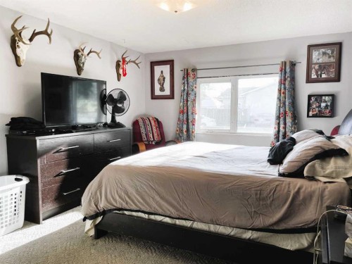 4521 50 Avenue, Grimshaw, AB - Indoor Photo Showing Bedroom