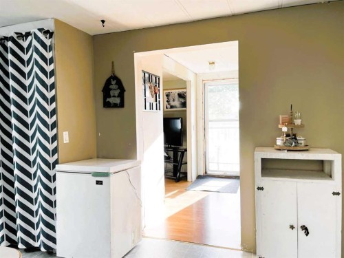 4521 50 Avenue, Grimshaw, AB - Indoor Photo Showing Other Room