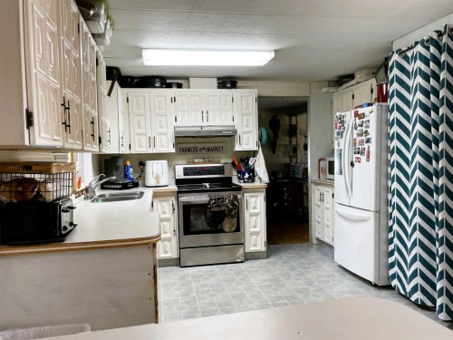 4521 50 Avenue, Grimshaw, AB - Indoor Photo Showing Kitchen With Double Sink