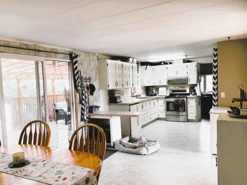 4521 50 Avenue, Grimshaw, AB - Indoor