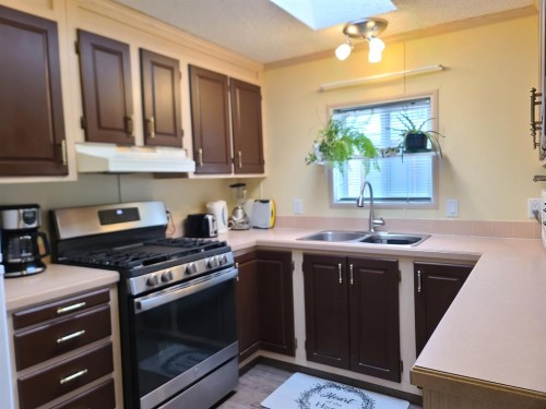 9909 80 Avenue, Peace River, AB - Indoor Photo Showing Kitchen With Double Sink