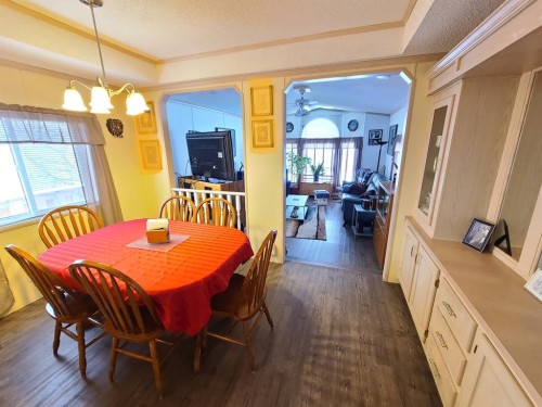 9909 80 Avenue, Peace River, AB - Indoor Photo Showing Dining Room