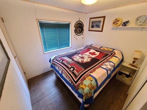 9909 80 Avenue, Peace River, AB - Indoor Photo Showing Bedroom