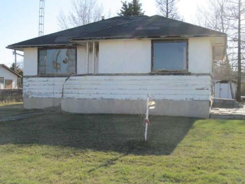 602 5Th Ave Avenue, Beaverlodge, AB - Outdoor