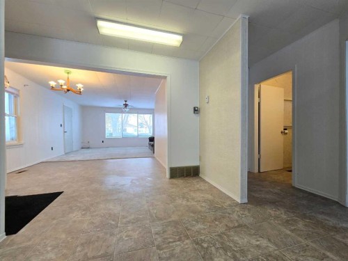 5208 55 Avenue, Grimshaw, AB - Indoor Photo Showing Other Room